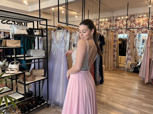 DRESS UP